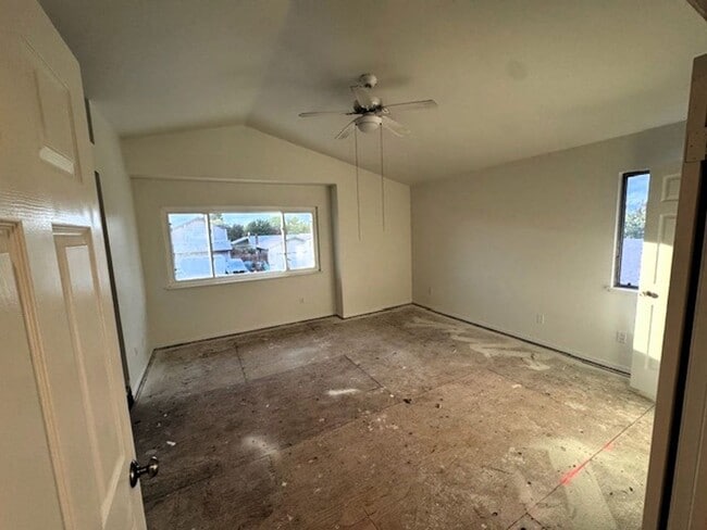 Building Photo - Beautifully Refreshed Home in a Family Neighborhood