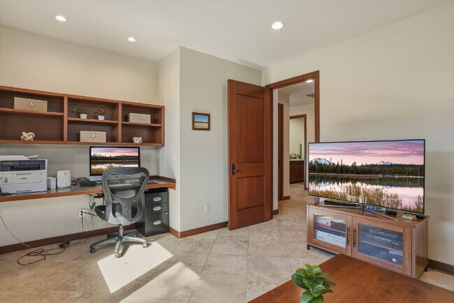 Building Photo - Beautiful 3-Bedroom Home Above Miller’s Landing with River and Mountain Vistas