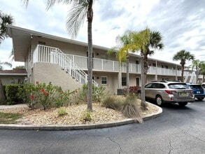 Building Photo - Charming 2-Bed/1-Bath First-Floor Condo in Gated Sarasota Community!