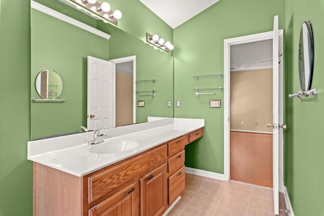 Building Photo - 3 BR, 2.5 BA, 2 Car Garage -- Charleston N...