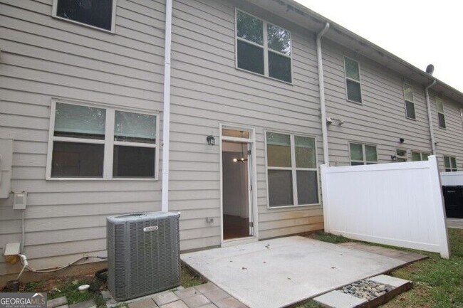 Building Photo - 5850 Vinyard Ln