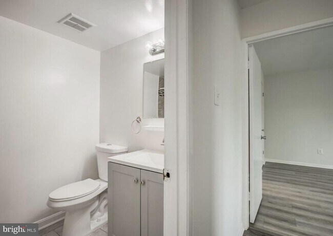 Building Photo - 11051 Camfield Ct