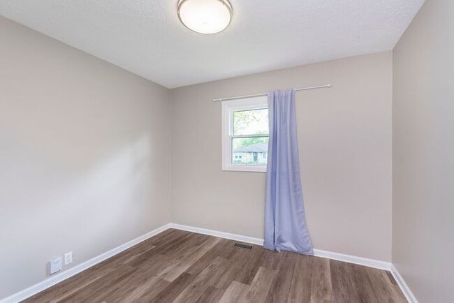 Building Photo - Beautifully updated home located in the he...