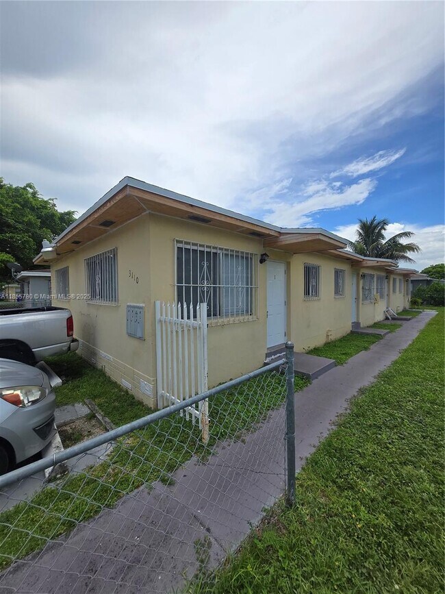 Building Photo - 3110 NW 19th Ave