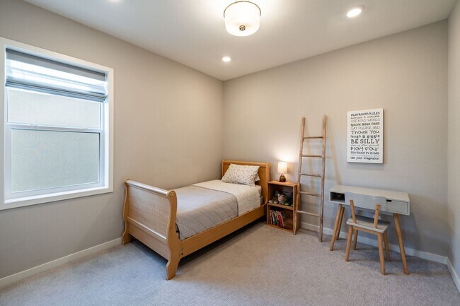 Building Photo - 4623 Flagstaff Dr