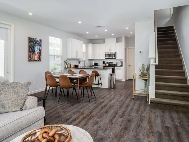 Building Photo - 4 Bedroom, 4 Bathroom House