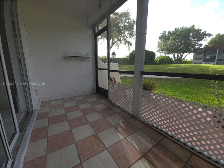 Building Photo - 8940 S Hollybrook Blvd