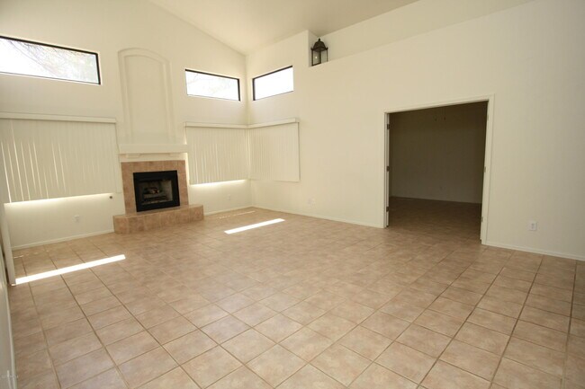 Building Photo - 1260 W Hopbush Way