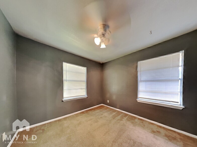 Building Photo - 305 Sherbrook Ct