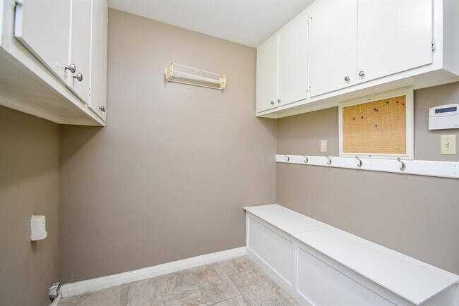 Building Photo - 5531 Yarwell Dr