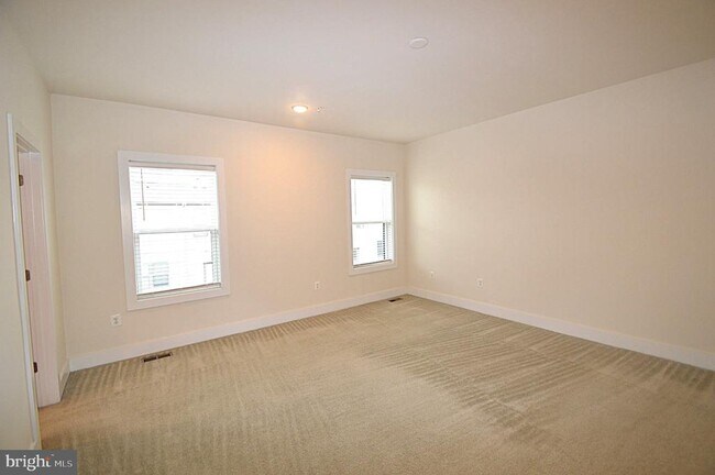 Building Photo - 44878 Tiverton Sq