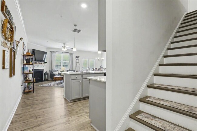 Building Photo - 723 Woodstock Grove Dr