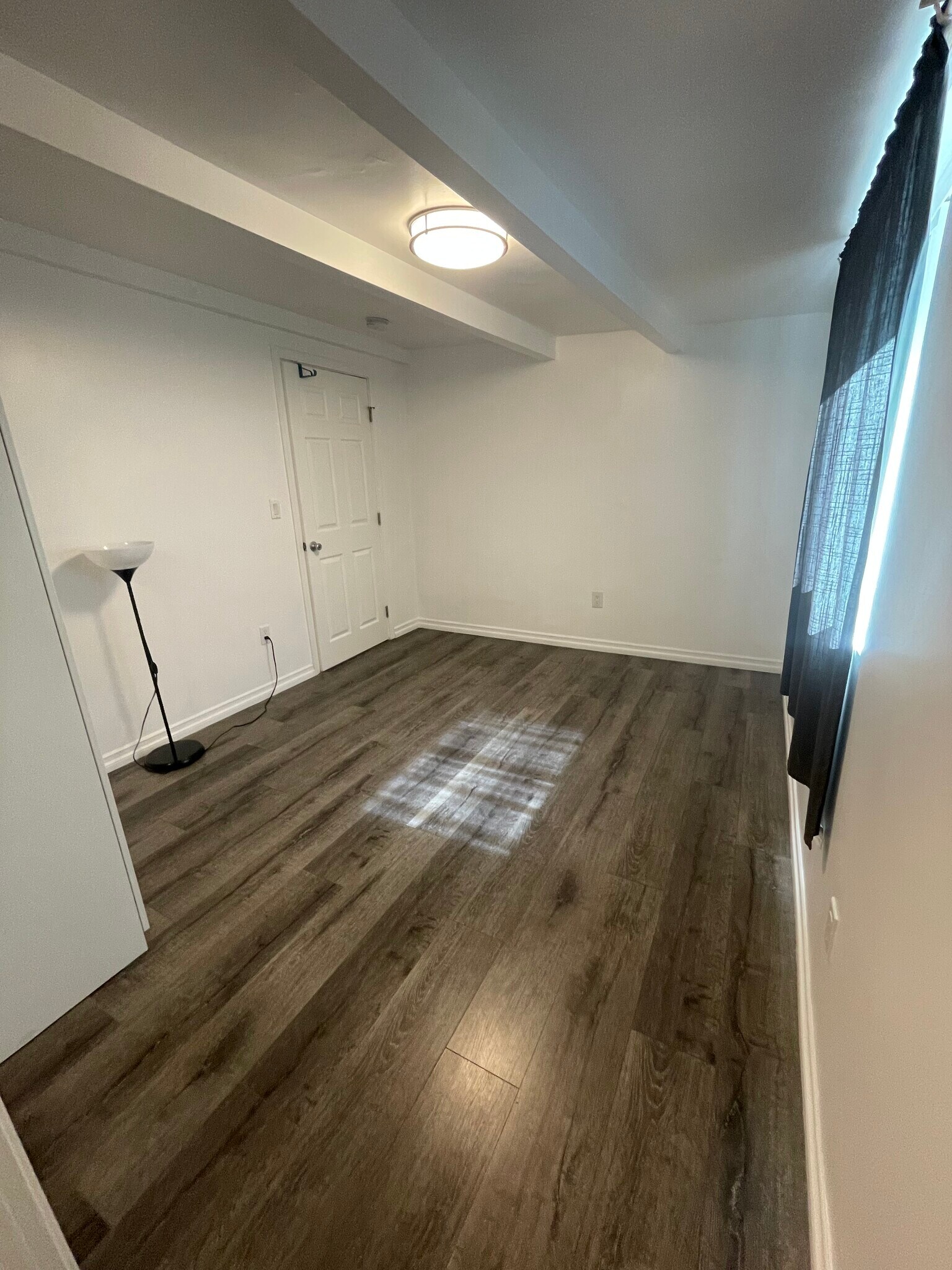 Building Photo - 6756 Tyrone Ave