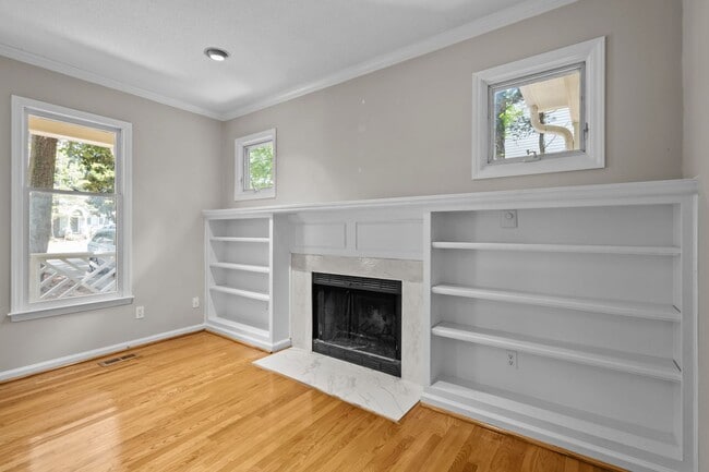 Building Photo - Inviting 3br house in Morrisville with woo...