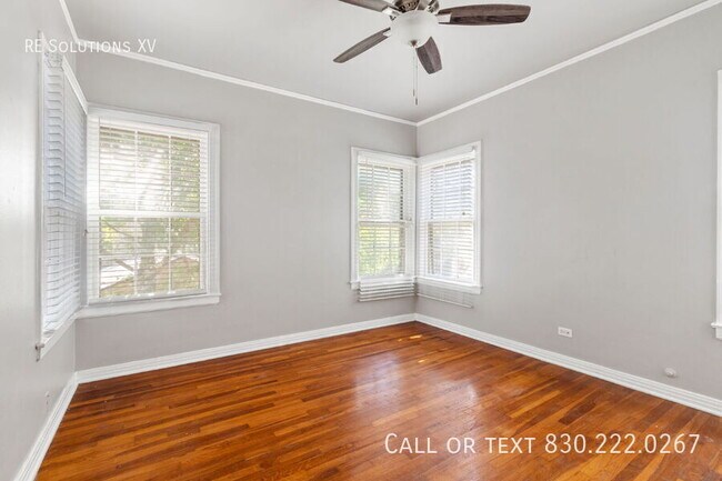 Building Photo - 336 E Lullwood Ave