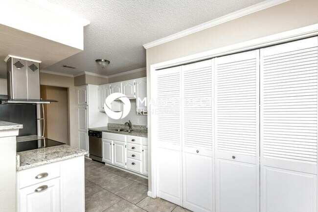Building Photo - 3 Bedroom Pet-Friendly Home in Crowley, TX with Main Street Renewal