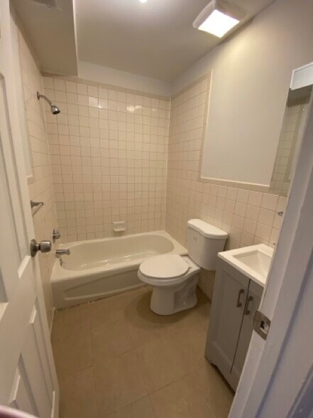 Building Photo - 1721 W Tioga St