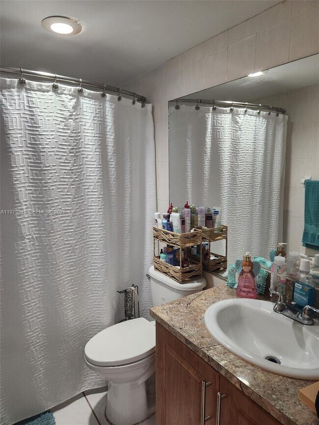 Building Photo - 809 Twin Lakes Dr