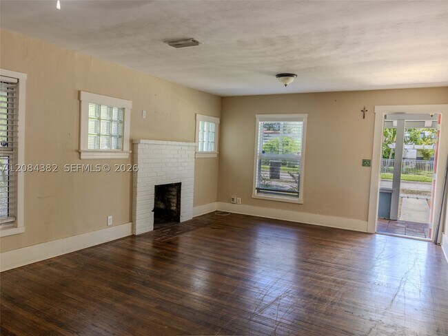 Building Photo - 520 NE 129th St