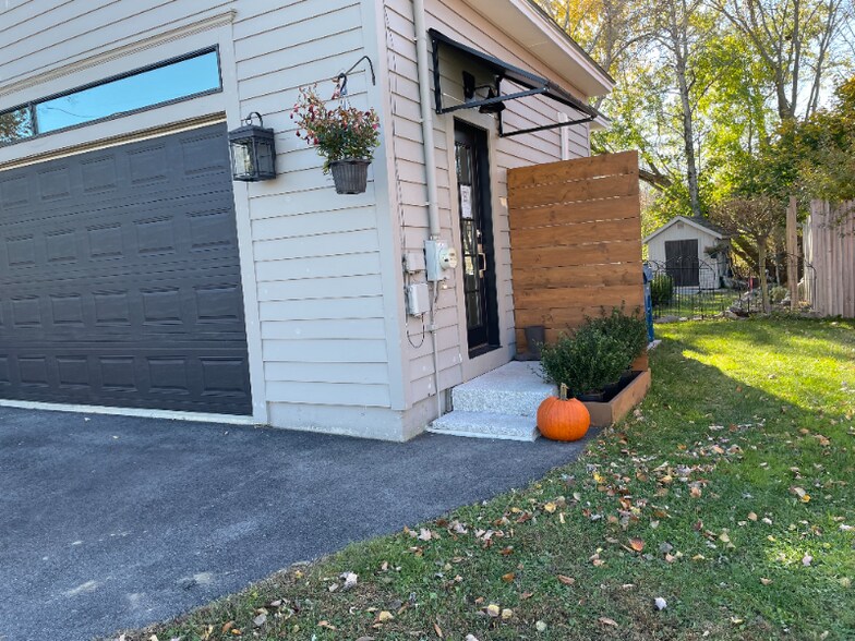 Building Photo - 6 Samuel Rd