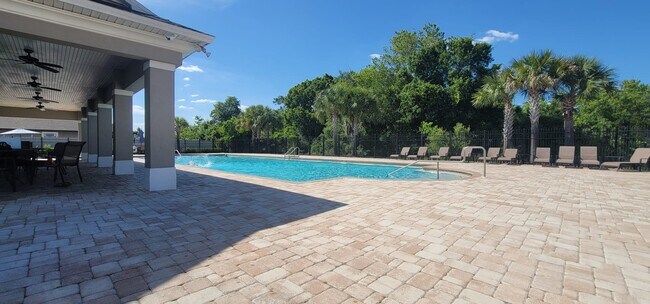 Building Photo - 11808 Thicket Wood Dr