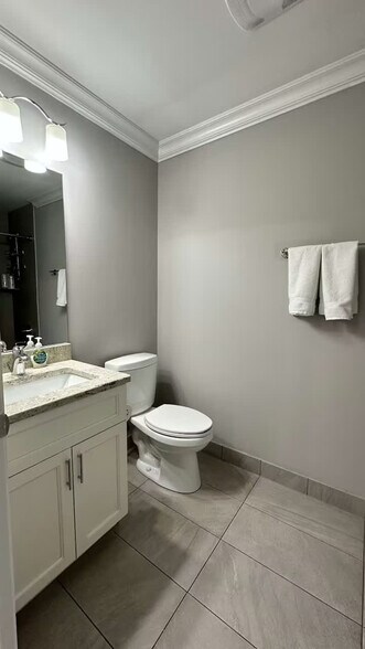 Building Photo - 951 W Huron St