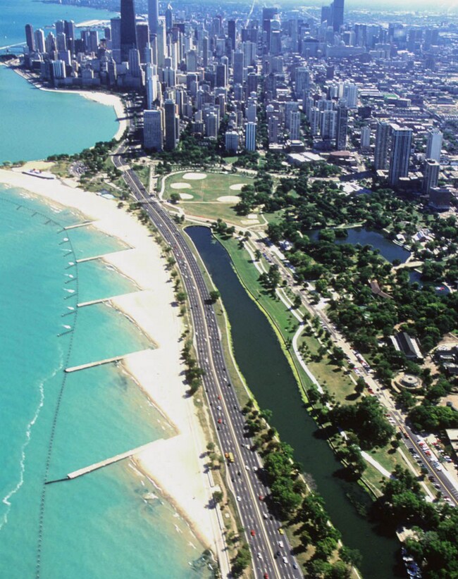 10 min. Walk to Lakefront Bike Trail - 208 W Washington St