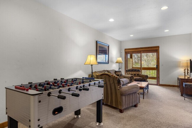 Building Photo - 2137 Overlook Dr