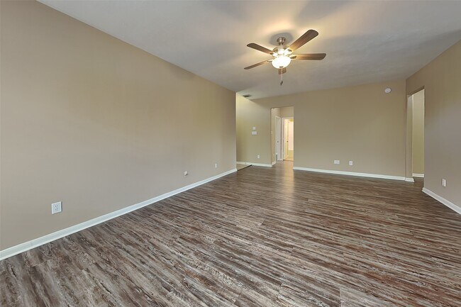Building Photo - 7418 Jacobs Well Dr