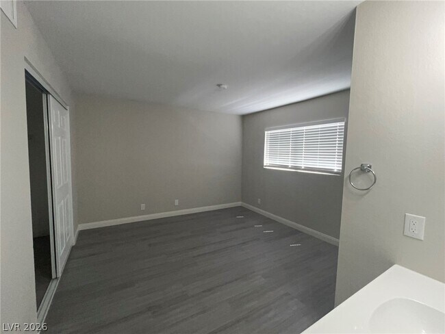Building Photo - 5237 Garden Ln