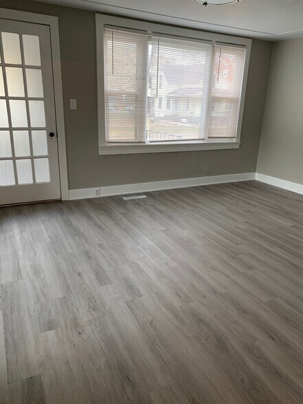 Building Photo - 372 Orchard Ave