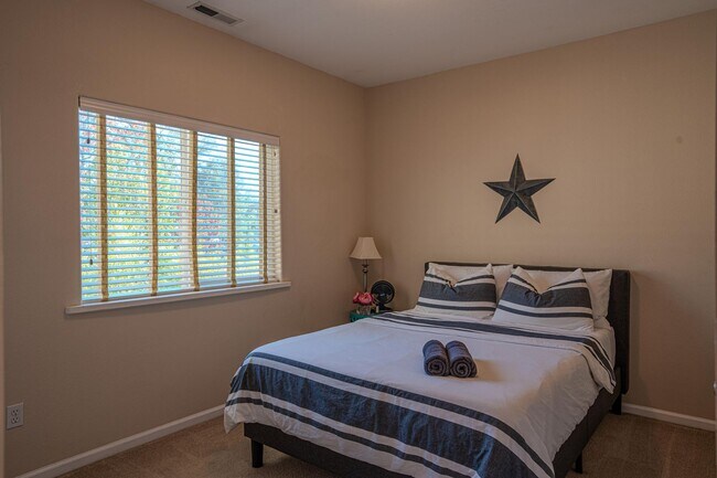 Building Photo - 175 Poker Flat Rd