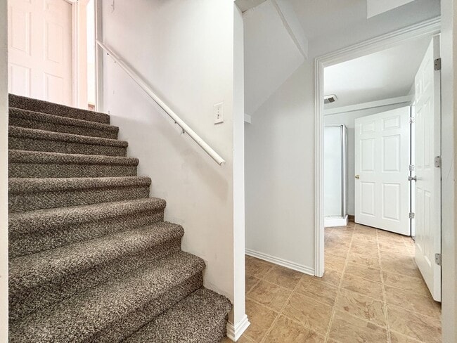 Building Photo - Awesome Salt Lake Home Near Airport!