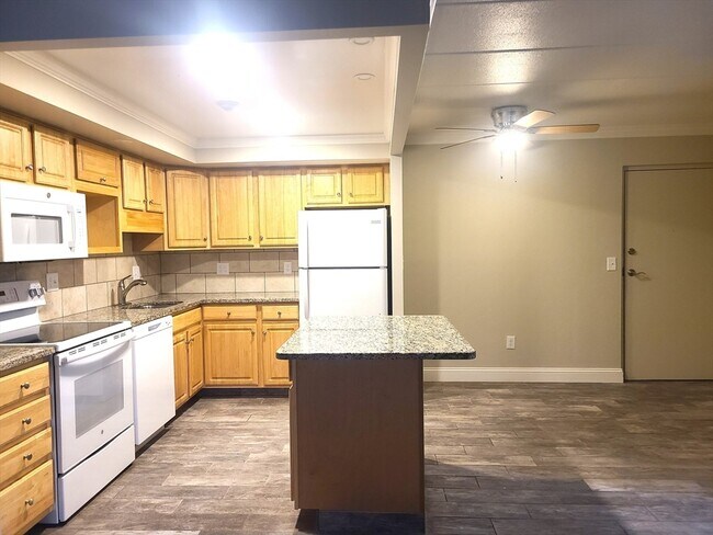 Building Photo - 576 Washington St