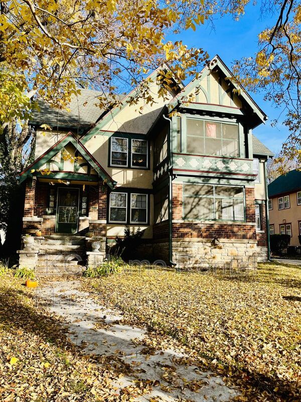 Building Photo - 3725 Locust St