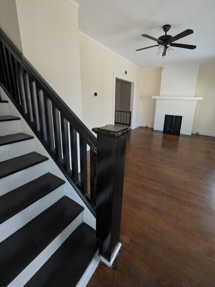 Front room - 808 Hunt Ave