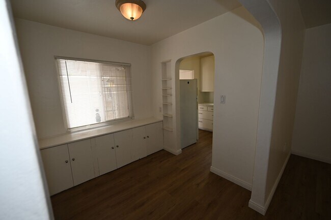 Building Photo - 1609diam
