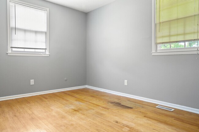 Building Photo - 819 Hadley Rd