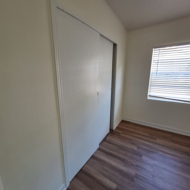 Building Photo - PEACEFUL NEIGHBORHOOD WITH 2 BEDROOMS AND ...