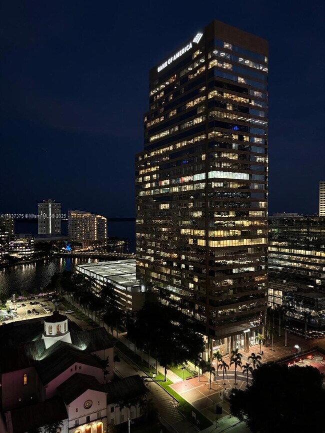 Building Photo - 500 Brickell Ave