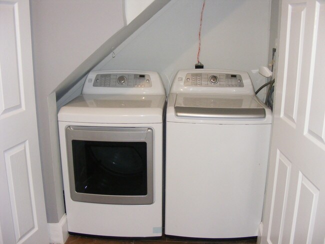 Washer Dryer - 1826 8th St NW