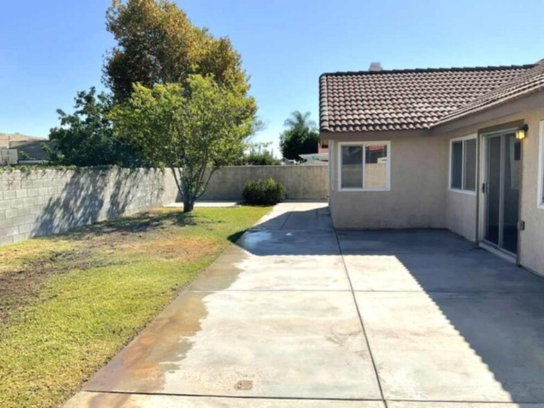 Building Photo - 903 N Forest Ave