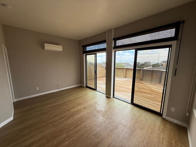 Building Photo - 2 Bedroom, 2 Bath + Loft, with Exceptional Views! Just Steps to the Beach!