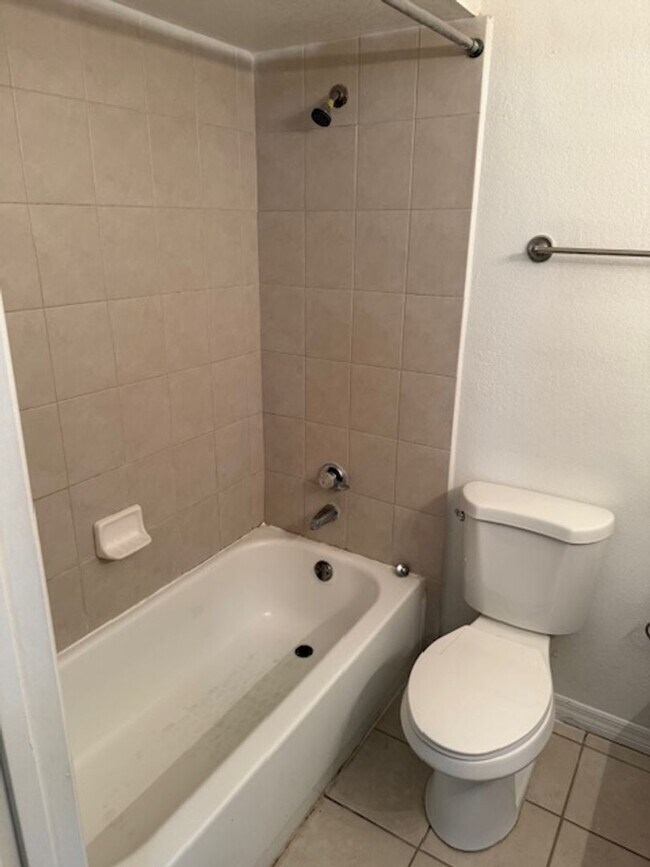 Building Photo - Lexington Place 2 bedroom Condo