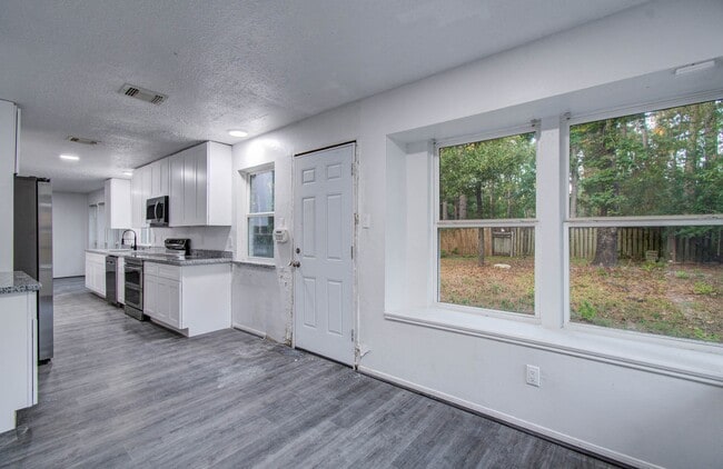 Building Photo - 5006 Village Springs Dr