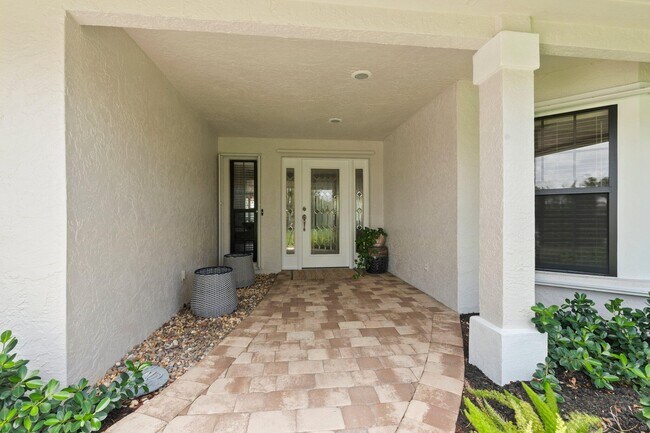 Building Photo - 130 Queen Catherina Ct