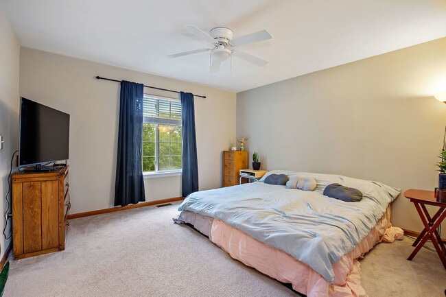 Building Photo - 1661 Cameron Dr