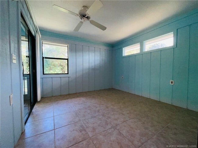 Building Photo - 2041 SE Floresta Dr