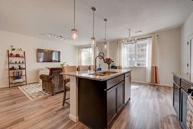 Building Photo - $2,415- 2 Bed, 2 Bath Ground Floor Condo w...