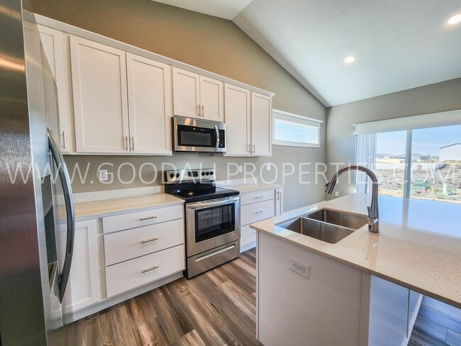 Building Photo - Spacious Waukee Ranch | 4 Bedrooms | 3-Car Garage | Finished Basement